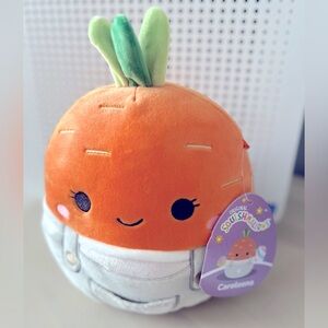 Squishmallows Carrot Plush Toy - Front Gift card Pocket